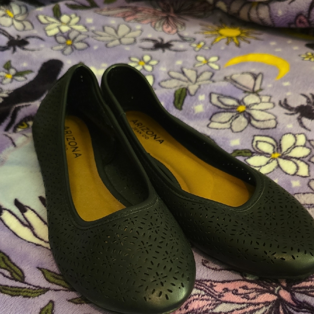 Arizona Jean Company Women's Perforated Black Flats